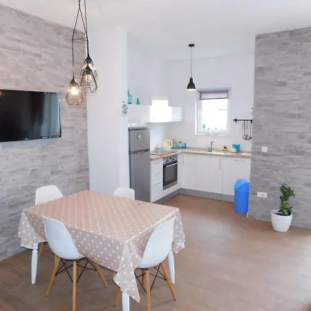 Apartment Karmen Tucepi